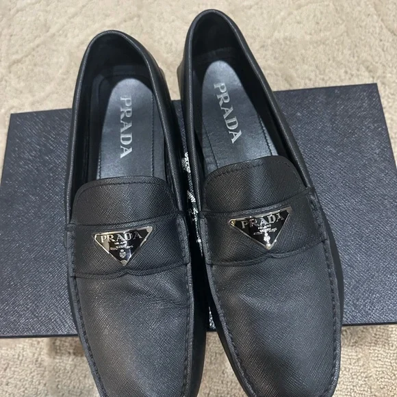 Prada Black Leather Loafers with Metal Hardware Prada Vernice Metal Triangle Logo 50mm Loafers 39.5 Black  main image 3